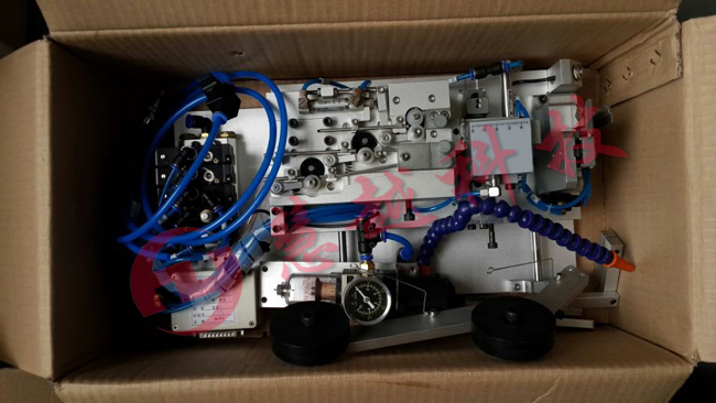 自動穿套管機(jī)實物圖